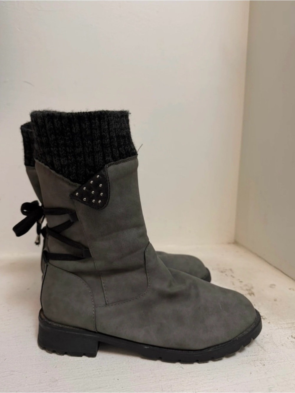 Gray Women's Knit-Cuff Ankle Boots - Casual Winter Style